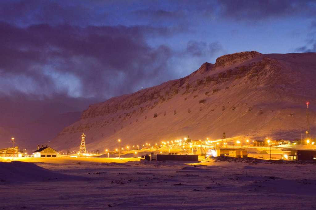 IMG_4046.jpg - Longyearbyen bei Nacht